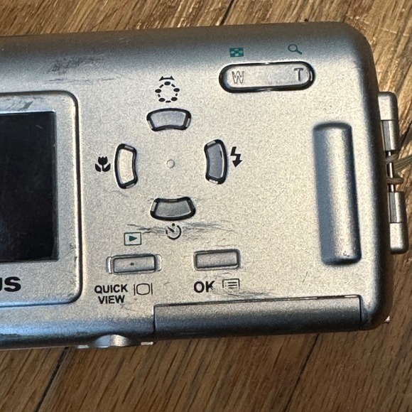 Olympus Stylus 400 Digital Camera Silver 4.0MP 3x Optical Zoom Compact -UNTESTED - Picture 10 of 10